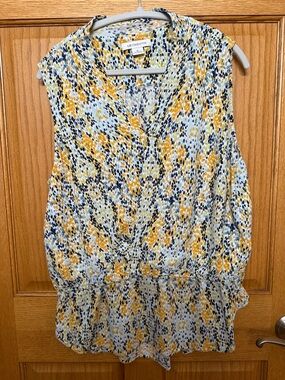 Liz Claiborne Light Blue Yellow Navy Floral Sleeveless V-Neck Top